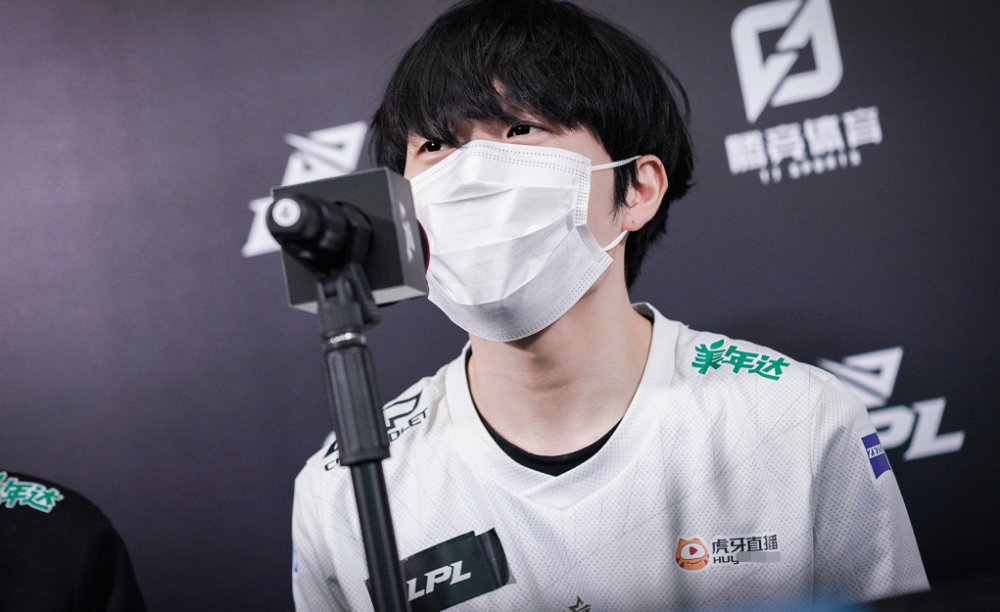 Rookie大比分领先赛后发声(rookie vs showmaker)